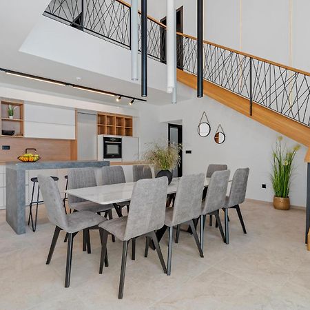 Beautiful Home In Omis With Kitchen Bagian luar foto
