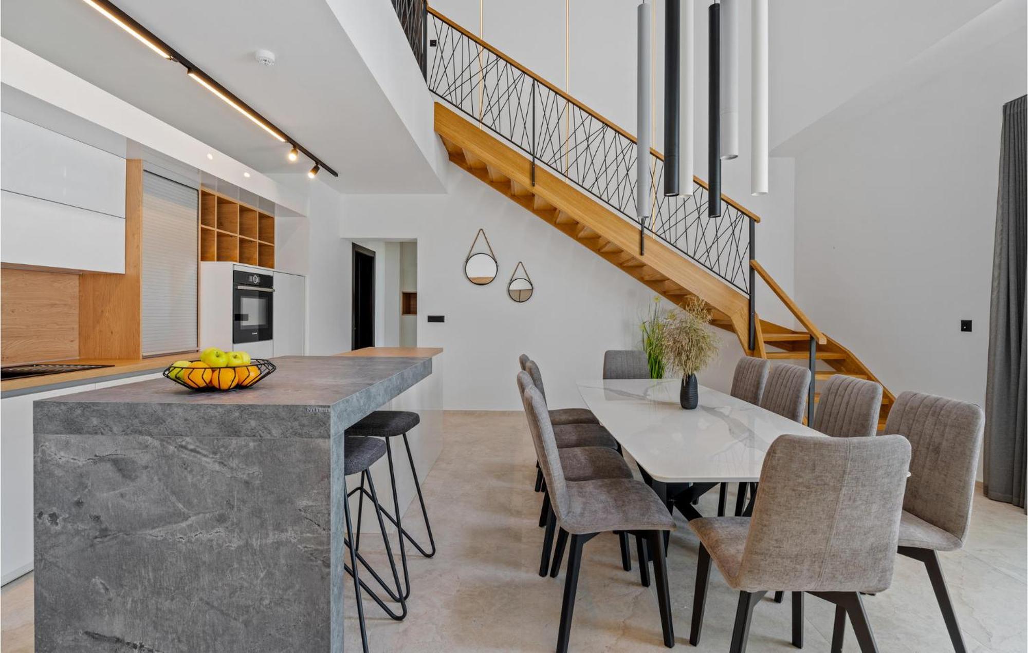 Beautiful Home In Omis With Kitchen Bagian luar foto