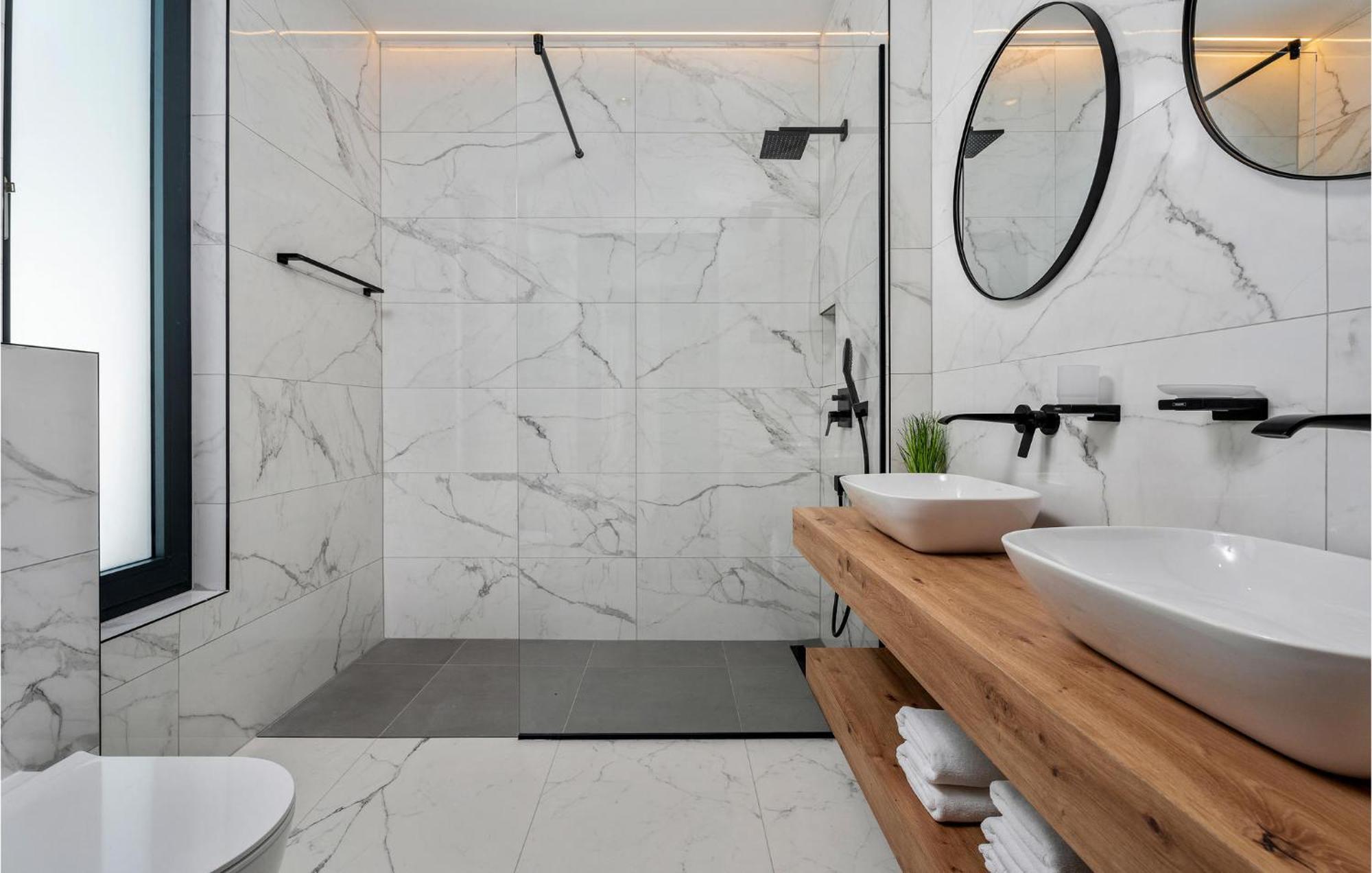 Beautiful Home In Omis With Kitchen Bagian luar foto