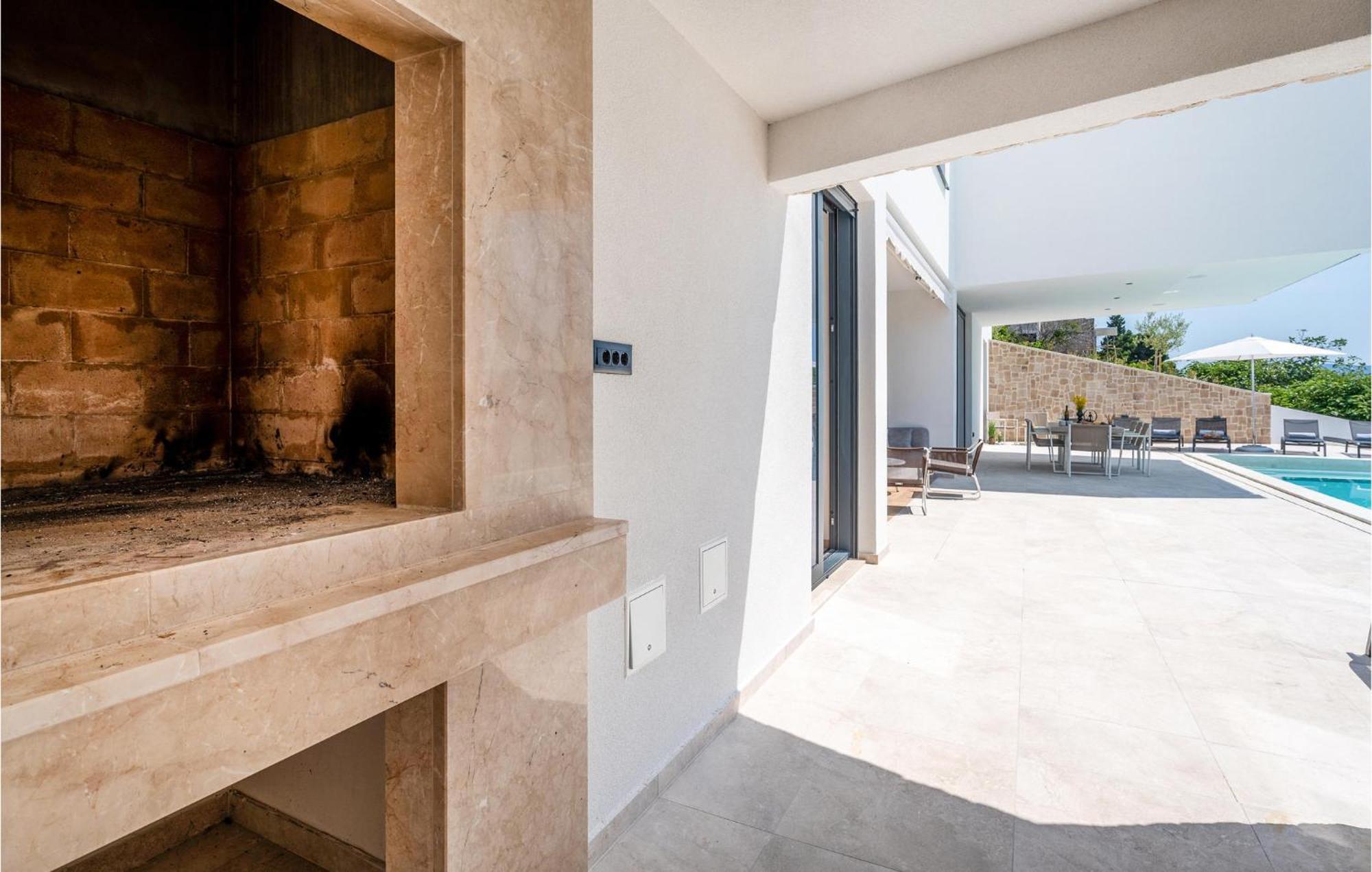 Beautiful Home In Omis With Kitchen Bagian luar foto