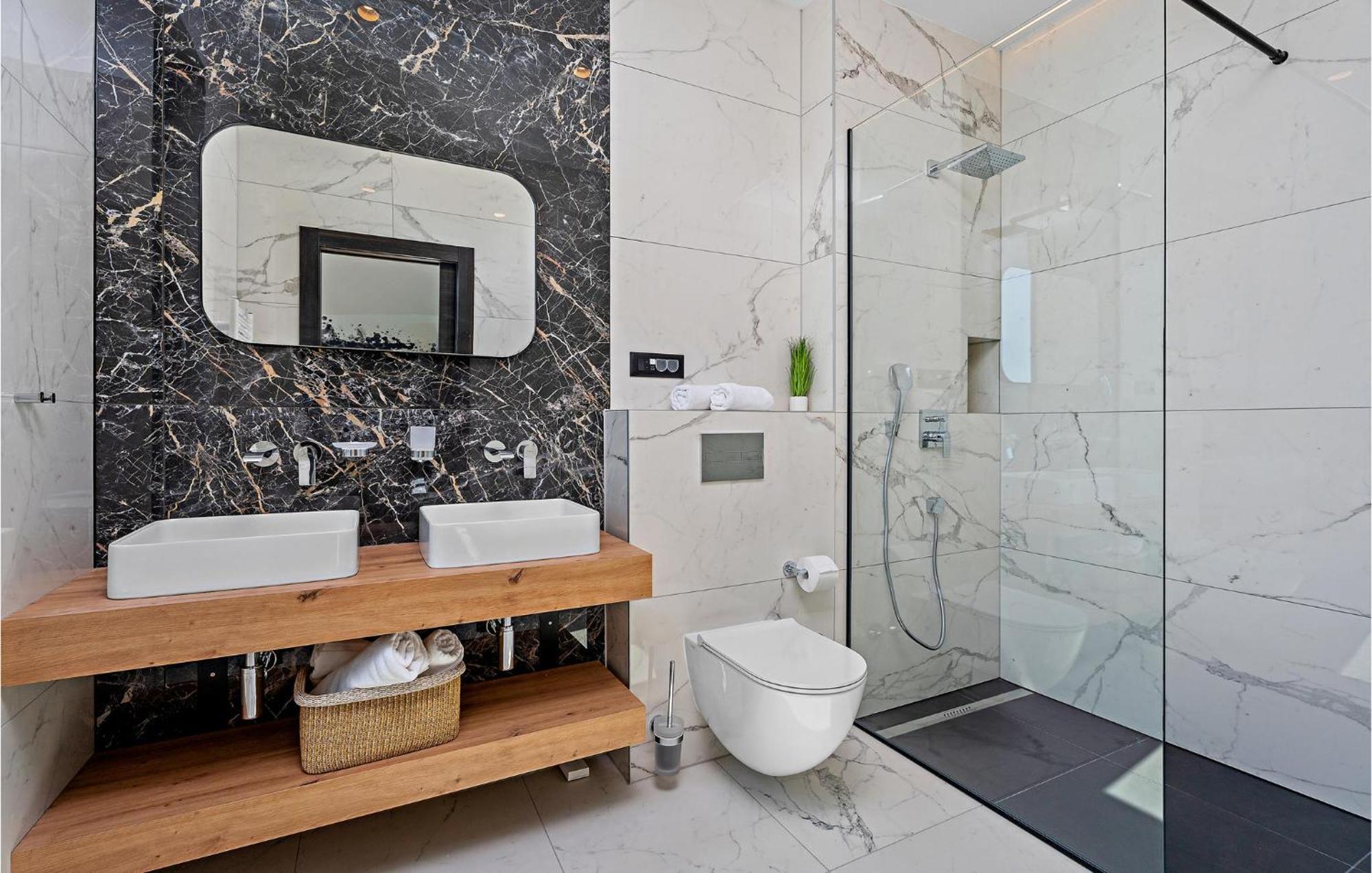 Beautiful Home In Omis With Kitchen Bagian luar foto