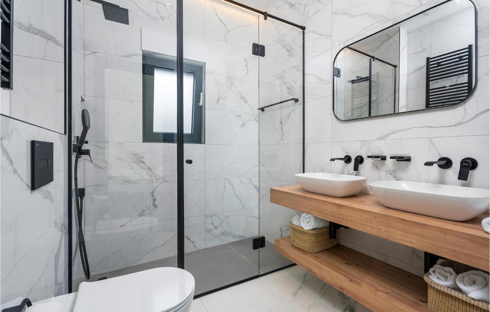 Beautiful Home In Omis With Kitchen Bagian luar foto