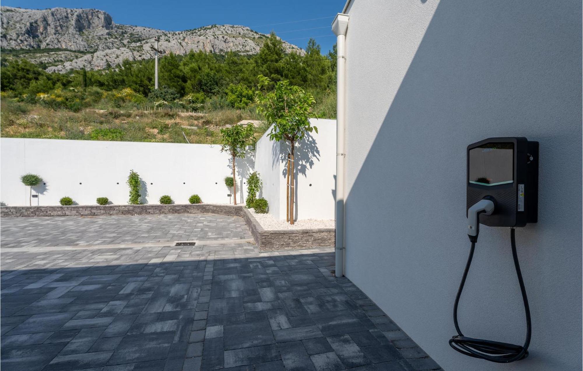 Beautiful Home In Omis With Kitchen Bagian luar foto