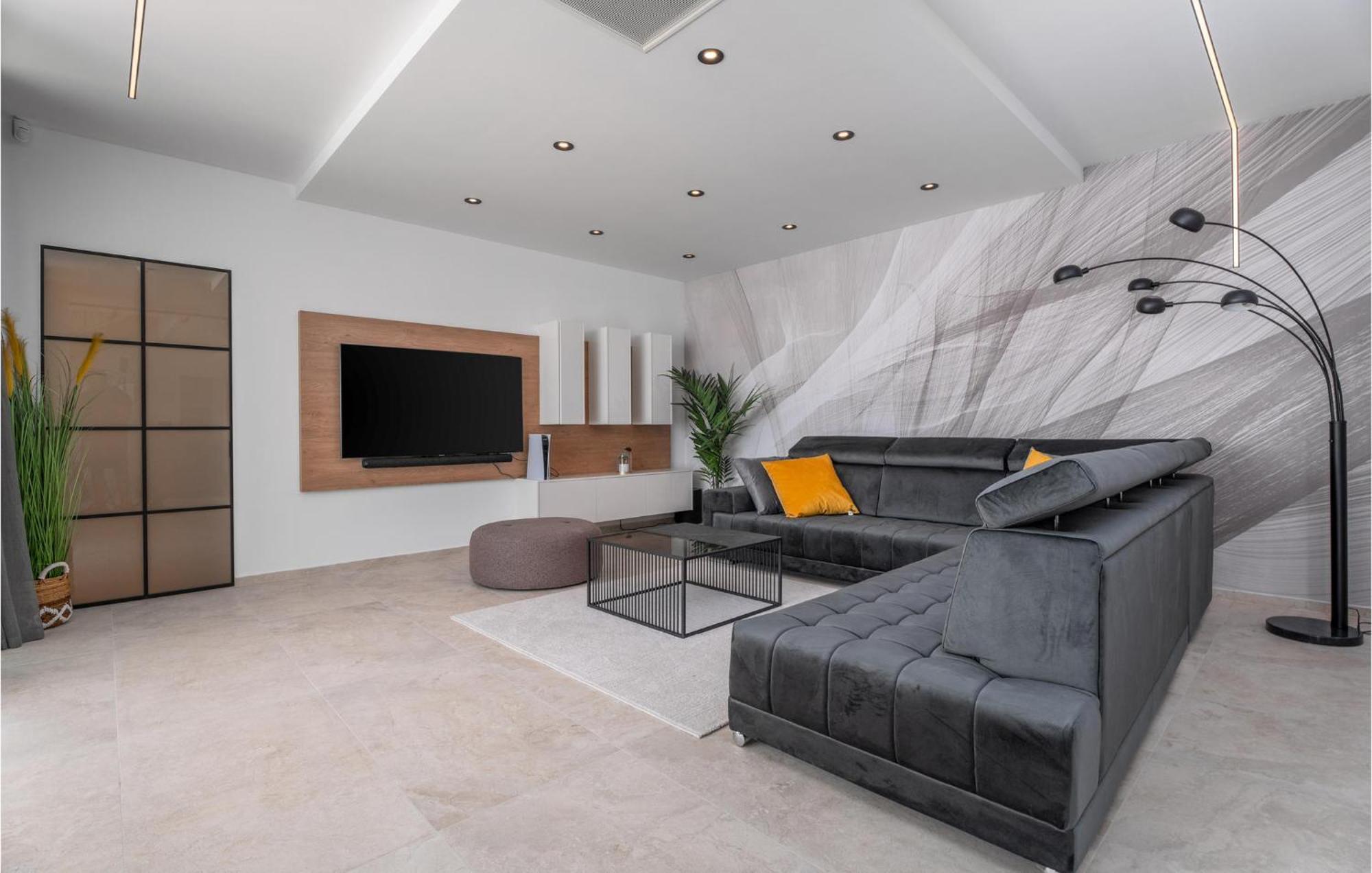 Beautiful Home In Omis With Kitchen Bagian luar foto