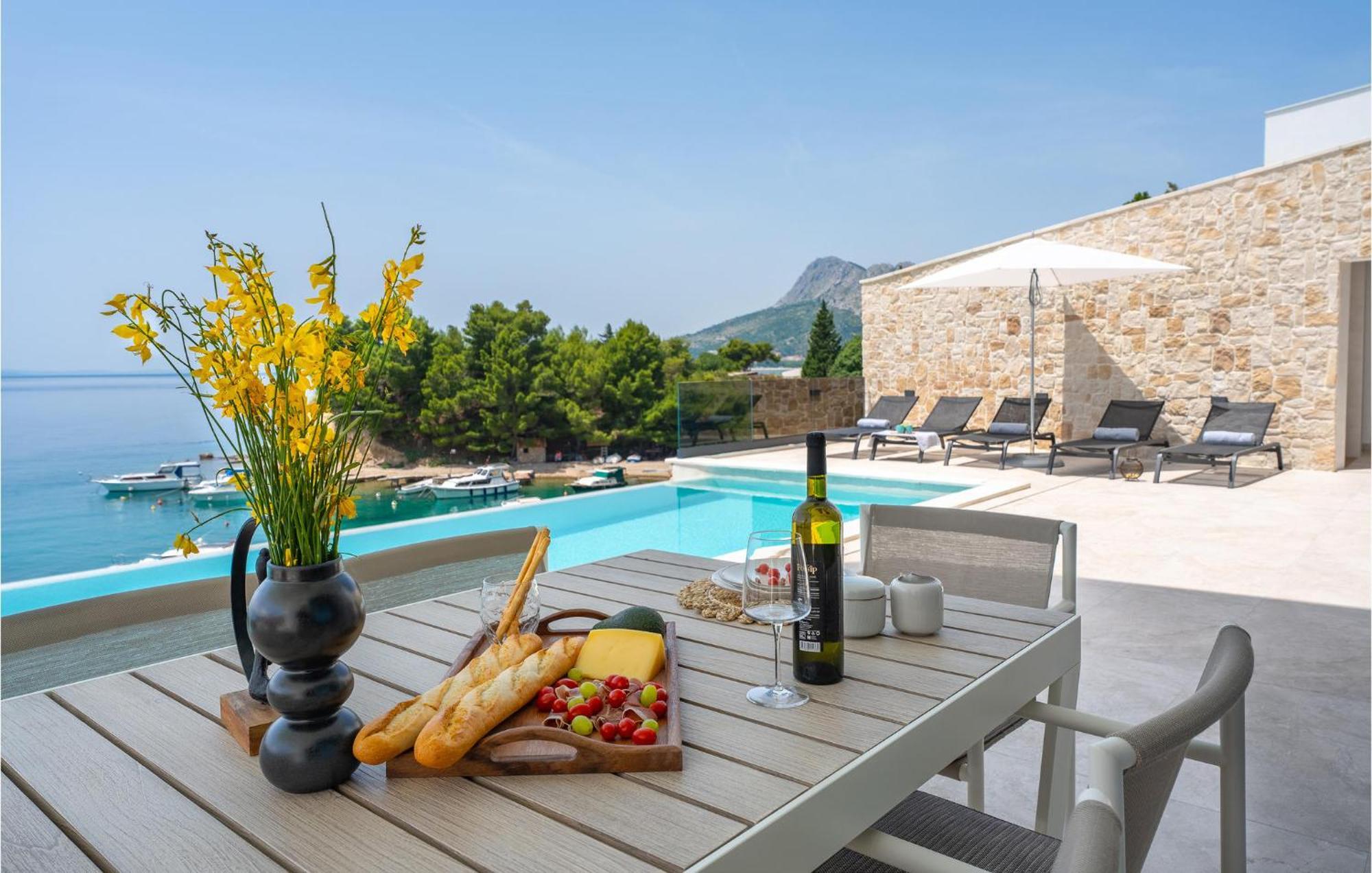 Beautiful Home In Omis With Kitchen Bagian luar foto